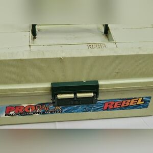 Rebel 510 Tackle Box With‎ Tray Compartments & Fishing Lures Supplies Vintage